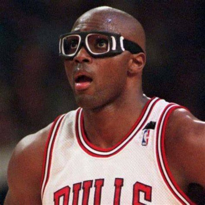 What rapper wore goggles?