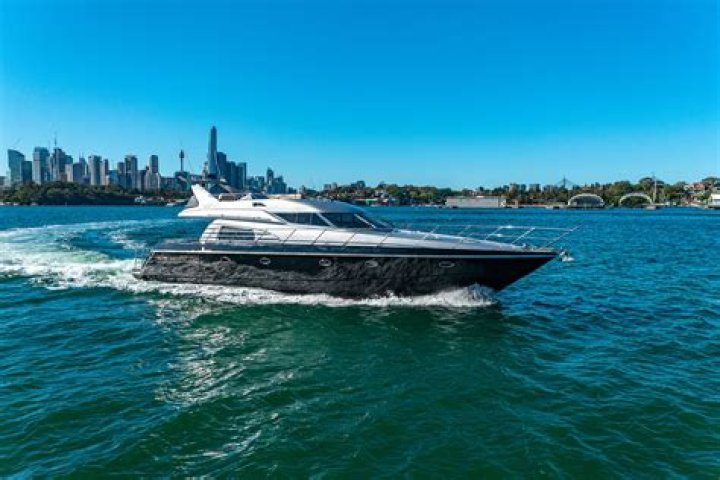 What Sunseeker is in Casino Royale?