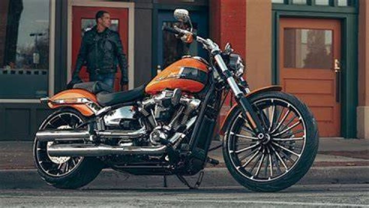 Which is better cruiser or sport bike?