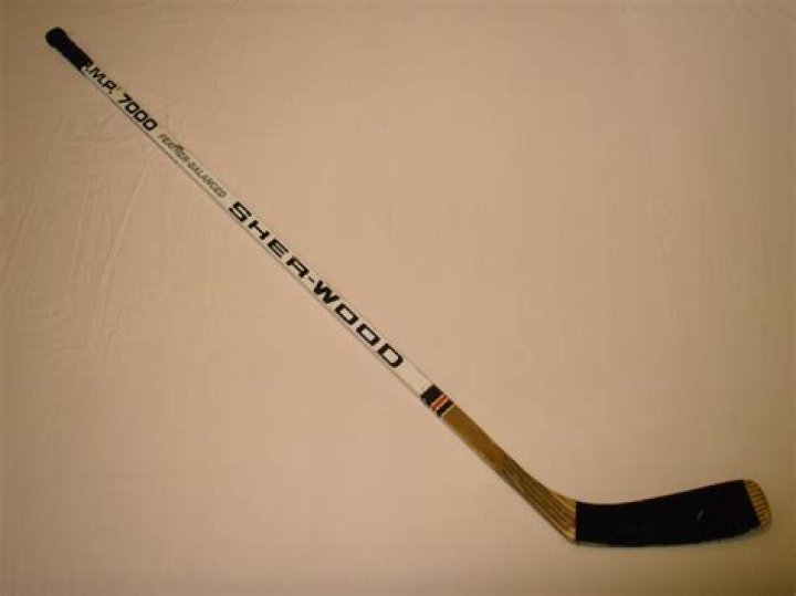 Who first used a curved hockey stick?
