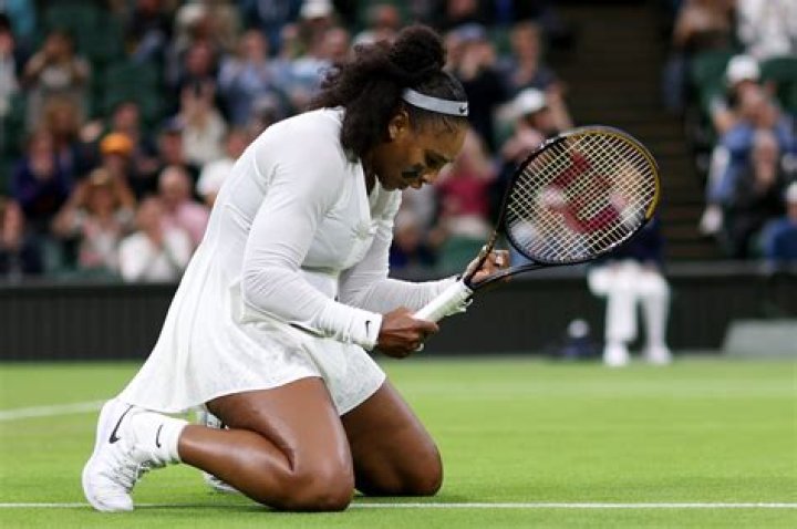 Who from the tennis players below is left handed?