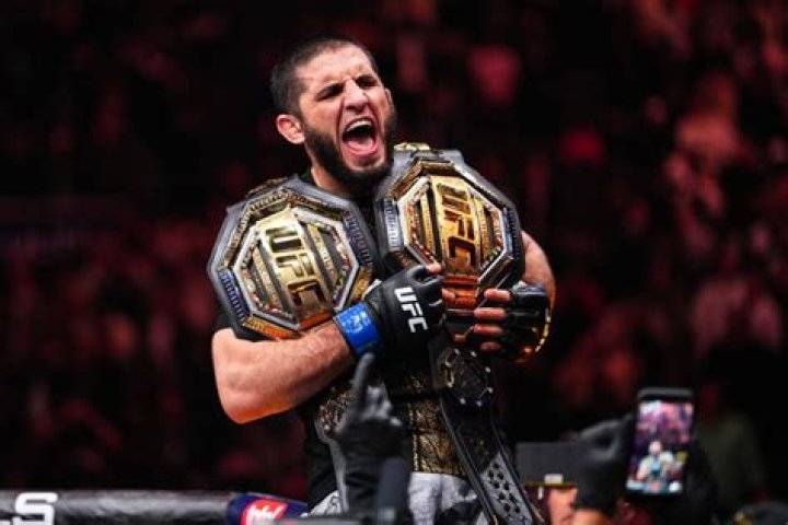 Who held the UFC lightweight title the longest?