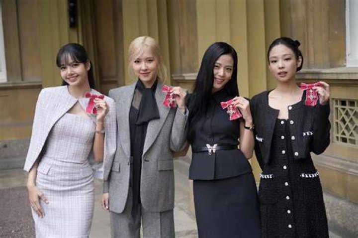 Who is the mother in BLACKPINK?
