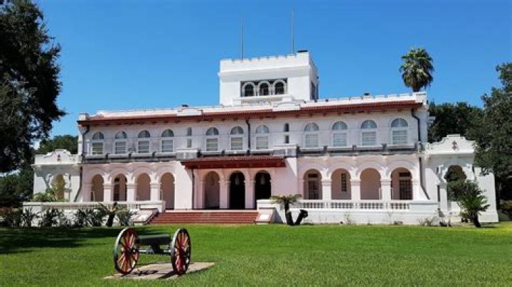 Who owns the largest cattle ranch in Florida?