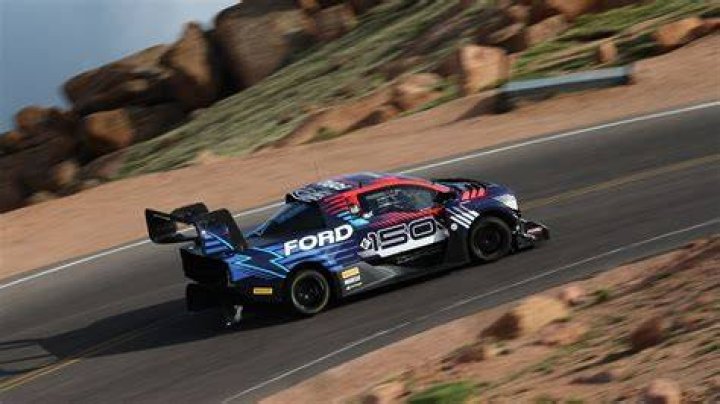 Who raced Ford's Model T in a championship race near Pikes Peak?