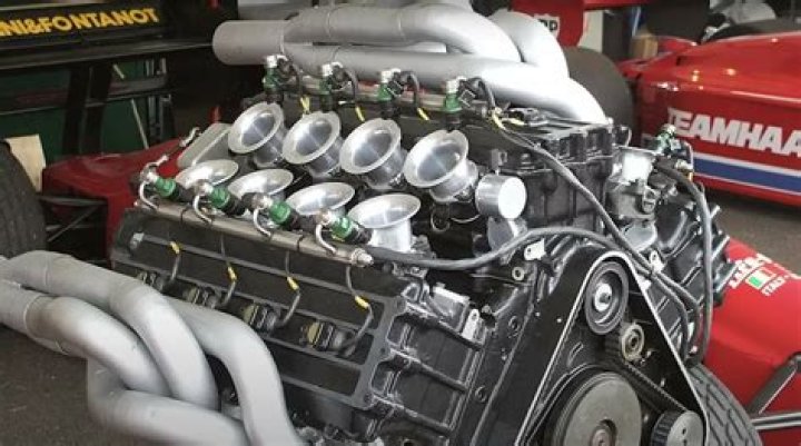 Who uses Mercedes engines in F1?