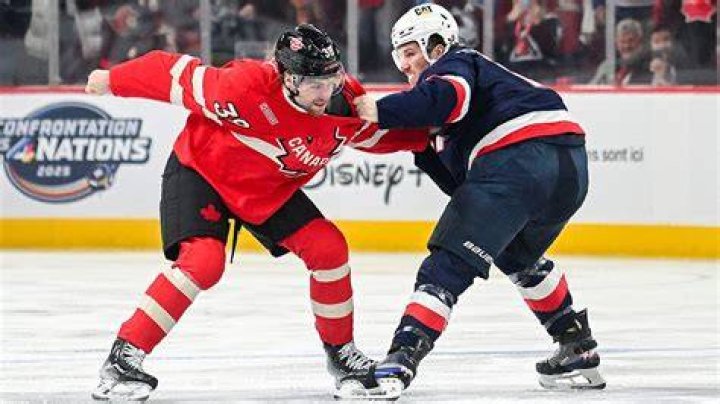 Who was the last hockey player without a helmet?
