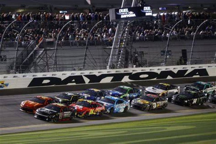 Who won Stage 1 of the Daytona 500?