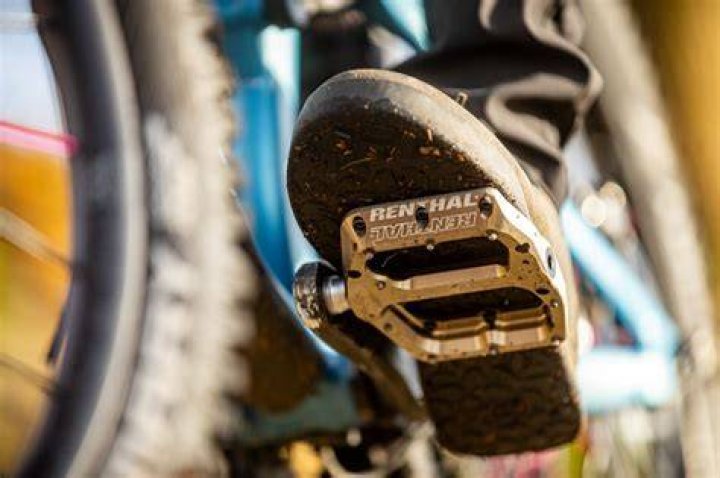 Why are flat pedals better?