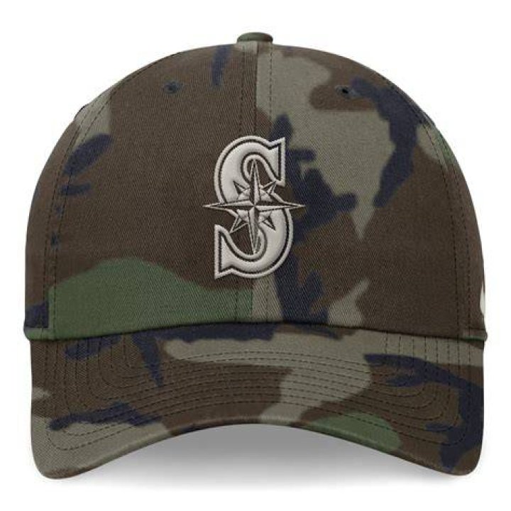 Why are the Dodgers and Mariners wearing camouflage hats?