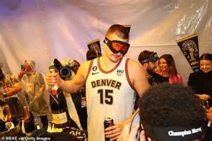 Why don t NBA players wear goggles?