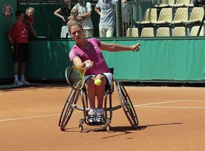 Why is Esther Vergeer in a wheelchair?