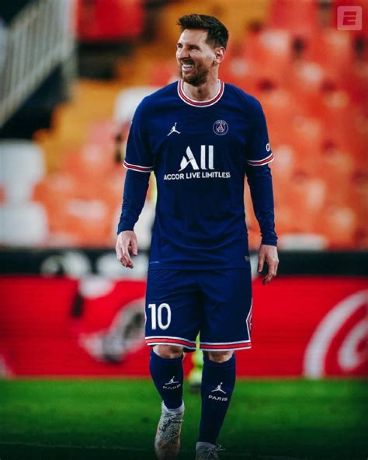 Why is Messi not wearing 10 in PSG?